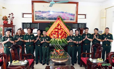 View - 	Đại tướng Phan Văn Giang chúc mừng Trung đoàn 209, Sư đoàn 312