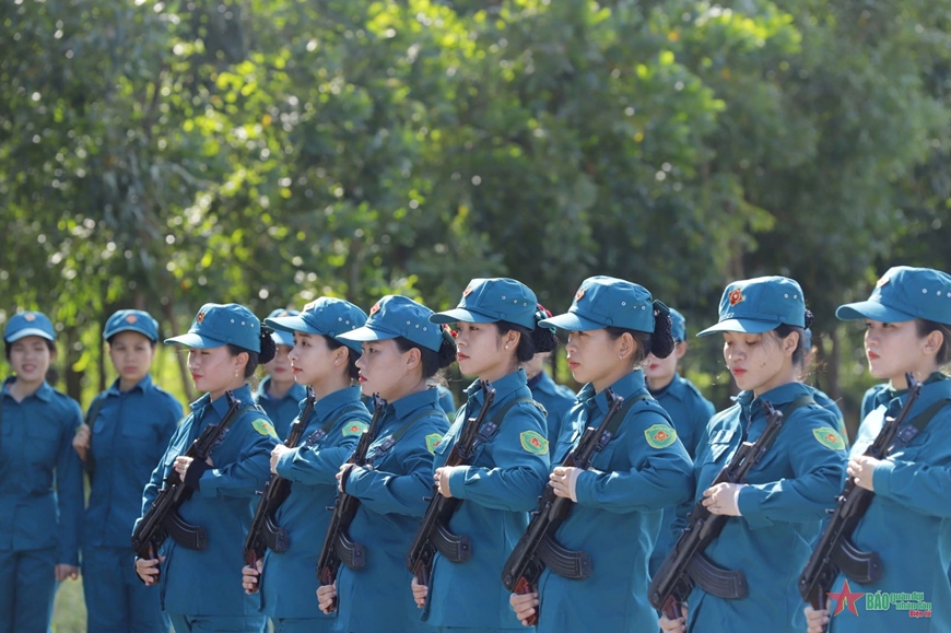 View - 	Nữ dân quân miền Trung - Tây Nguyên luyện tập chuẩn bị cho diễu binh