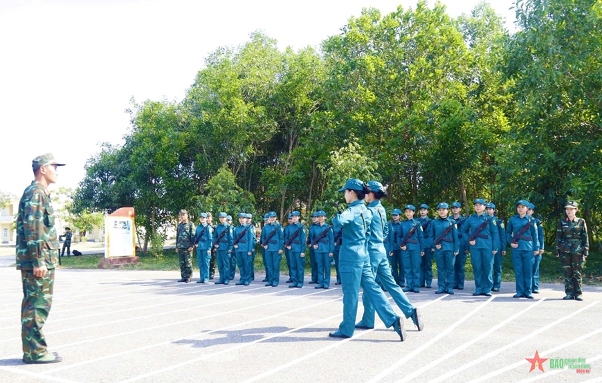 View - 	Nữ dân quân miền Trung - Tây Nguyên luyện tập chuẩn bị cho diễu binh