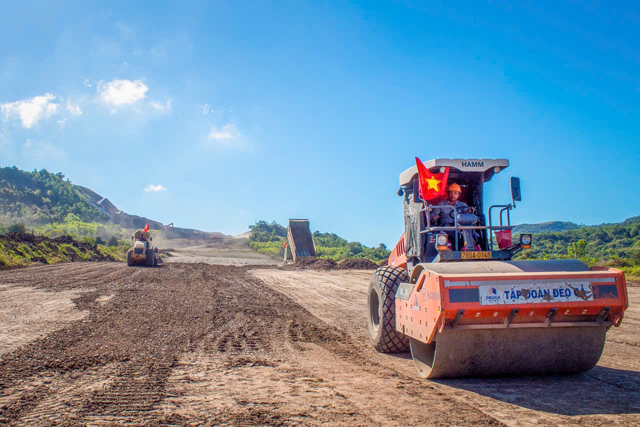 Không khí lao động sôi nổi, khẩn trương trên những công trường “không nghỉ” của Tập đoàn Đèo Cả