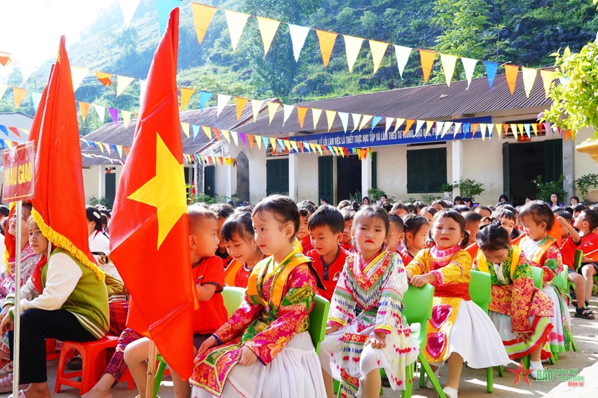 Học sinh cả nước vui đón năm học mới 2024-2025