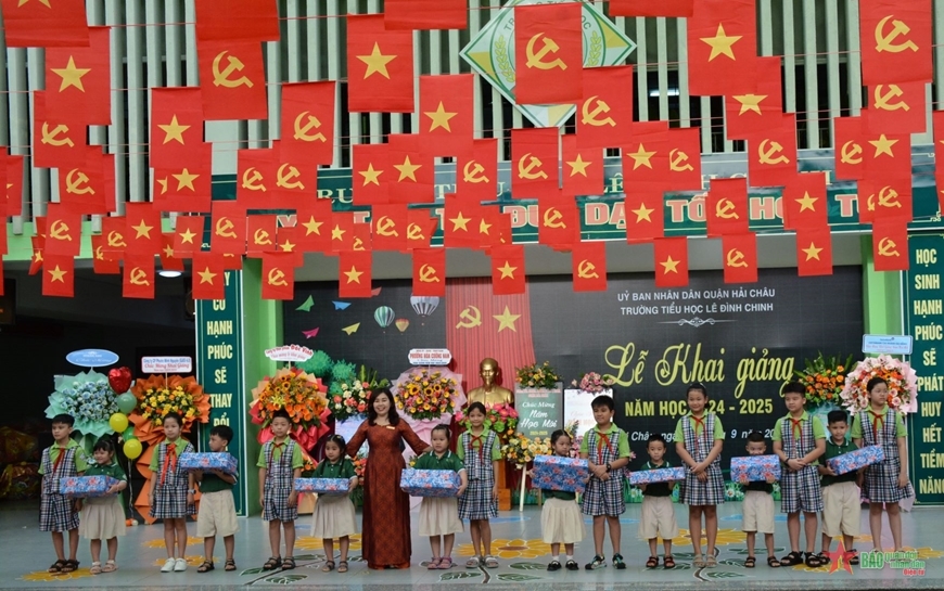 Học sinh cả nước vui đón năm học mới 2024-2025