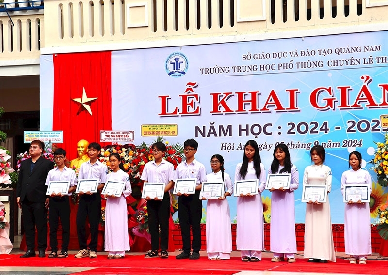 Học sinh cả nước vui đón năm học mới 2024-2025