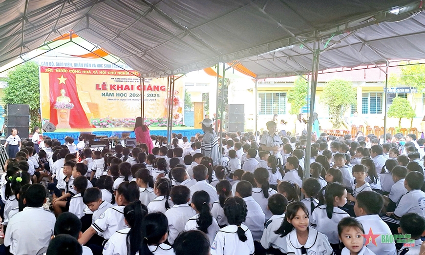 Học sinh cả nước vui đón năm học mới 2024-2025