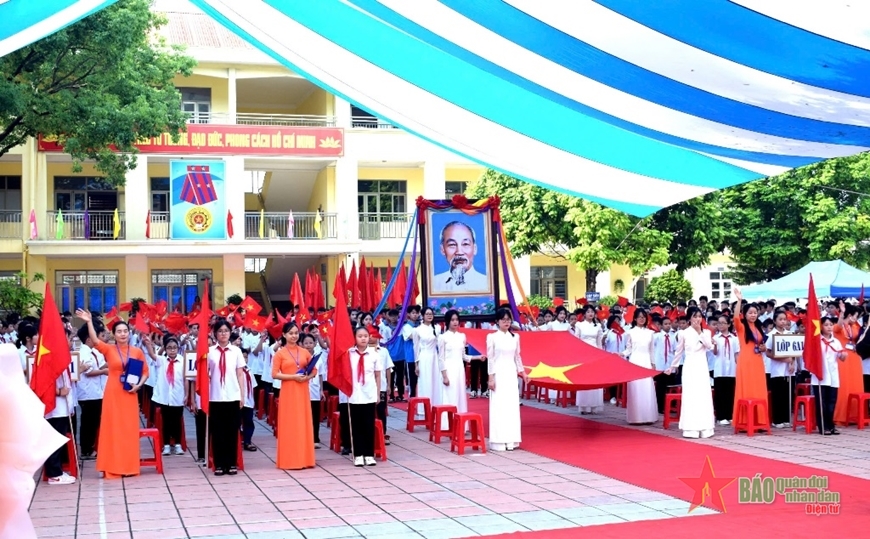 Học sinh cả nước vui đón năm học mới 2024-2025