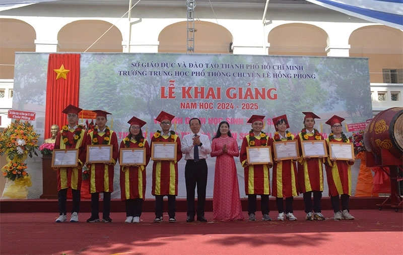 Học sinh cả nước vui đón năm học mới 2024-2025