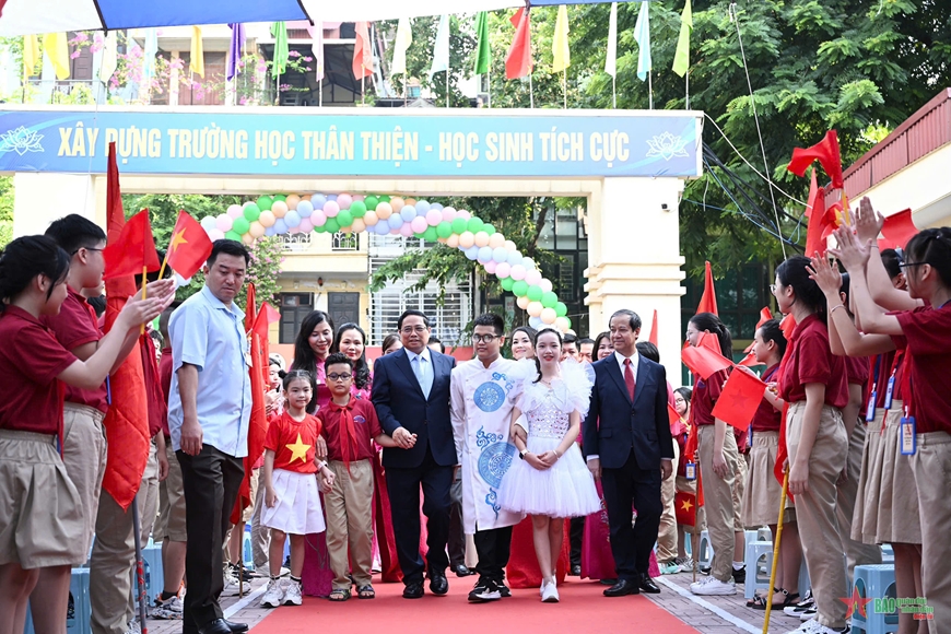 Thủ tướng Phạm Minh Chính dự lễ khai giảng tại Trường Phổ thông cơ sở Nguyễn Đình Chiểu