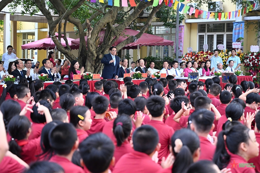 Thủ tướng Phạm Minh Chính dự lễ khai giảng tại Trường Phổ thông cơ sở Nguyễn Đình Chiểu