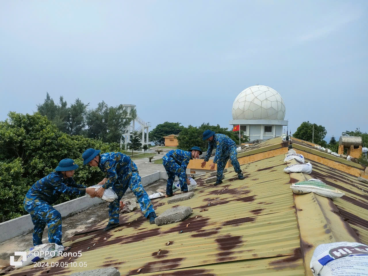 Sư đoàn 363 bảo đảm an toàn tính mạng và tài sản của nhân dân trên đảo Bạch Long Vĩ