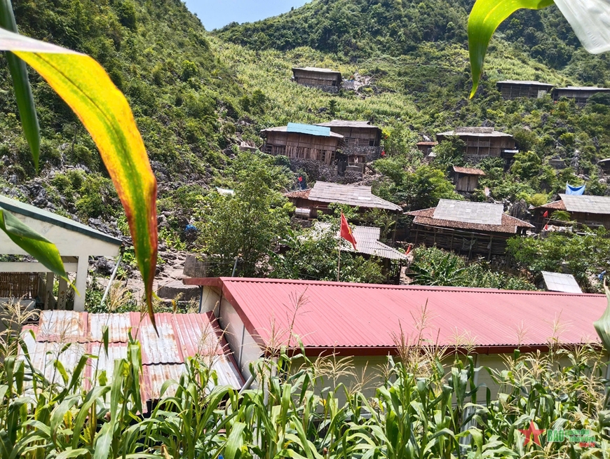 Dạy chữ ở xóm “nhiều không”