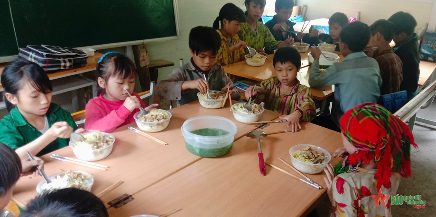 Dạy chữ ở xóm “nhiều không”