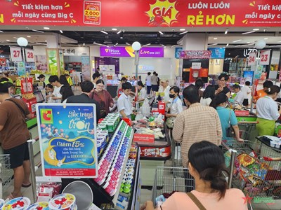 Gallery - 	Nguồn hàng thiết yếu có đủ, người dân không cần mua trước bão số 3