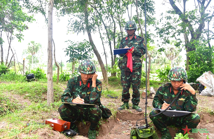 Quân nhân dự bị pháo binh vào trận