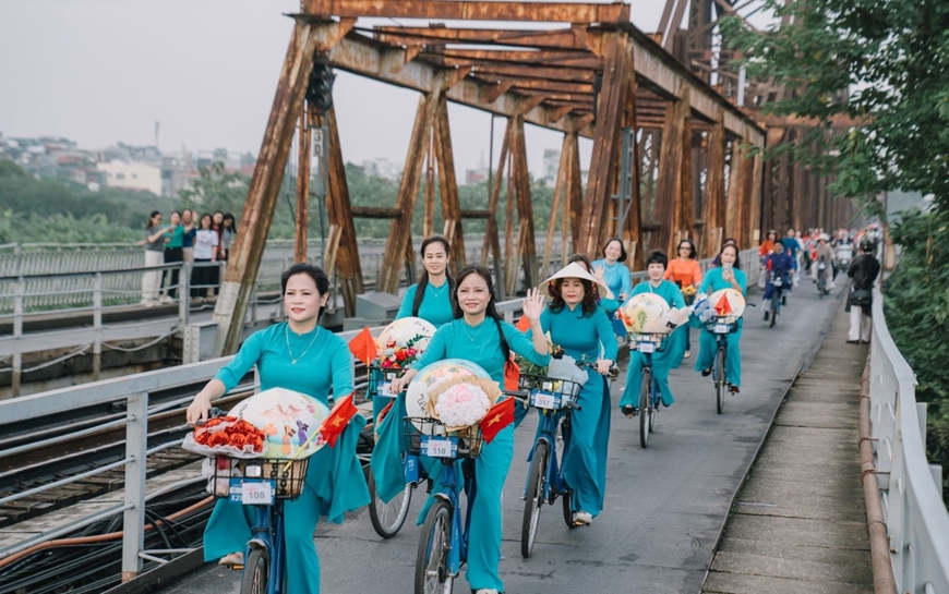 Áo dài kết nối du lịch và di sản Hà Nội