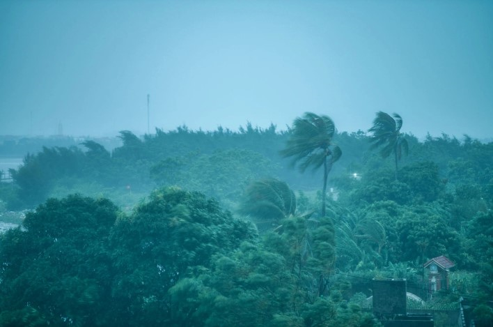 Bão số 3 đổ bộ vào đảo Bạch Long Vĩ gây mưa to, gió dữ dội