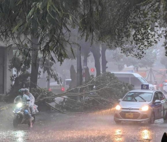 CẬP NHẬT TRỰC TIẾP: Bão số 3 đã vào Vịnh Bắc Bộ, gió mạnh cấp 11, giật cấp 13 ở khu vực đảo Bạch Long Vĩ