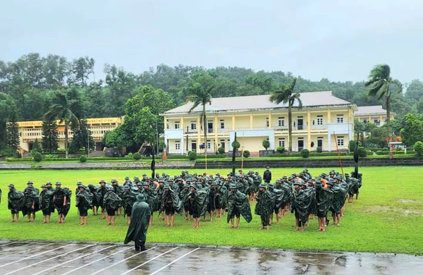 Hơn 450.000 cán bộ, chiến sĩ quân đội giúp dân ứng phó bão số 3