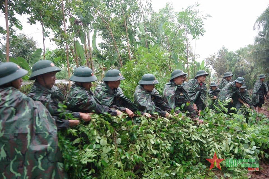 View - 	Bão số 3: Thanh Hóa hơn 500 cán bộ, chiến sĩ Trung đoàn 3 giúp dân