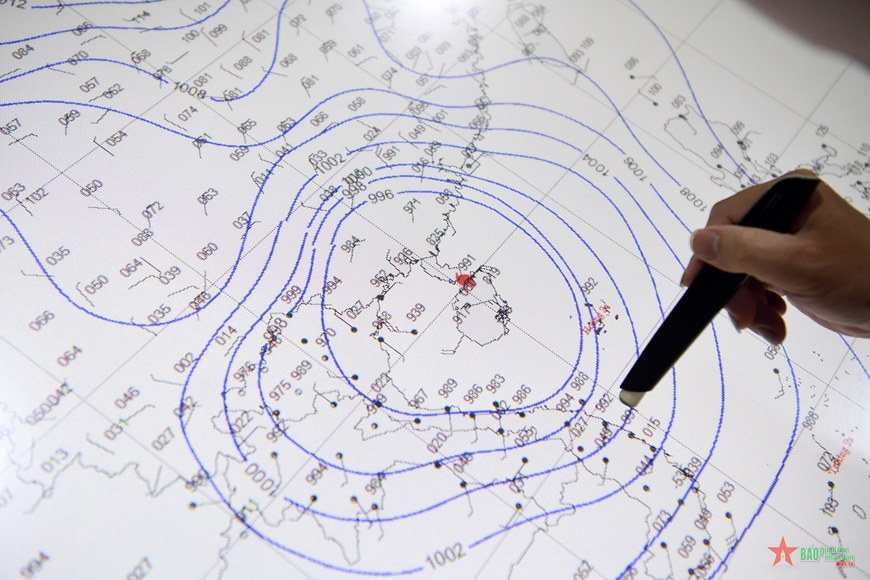 Xuyên đêm canh Siêu bão Yagi ở Trung tâm Dự báo khí tượng thủy văn Quốc gia