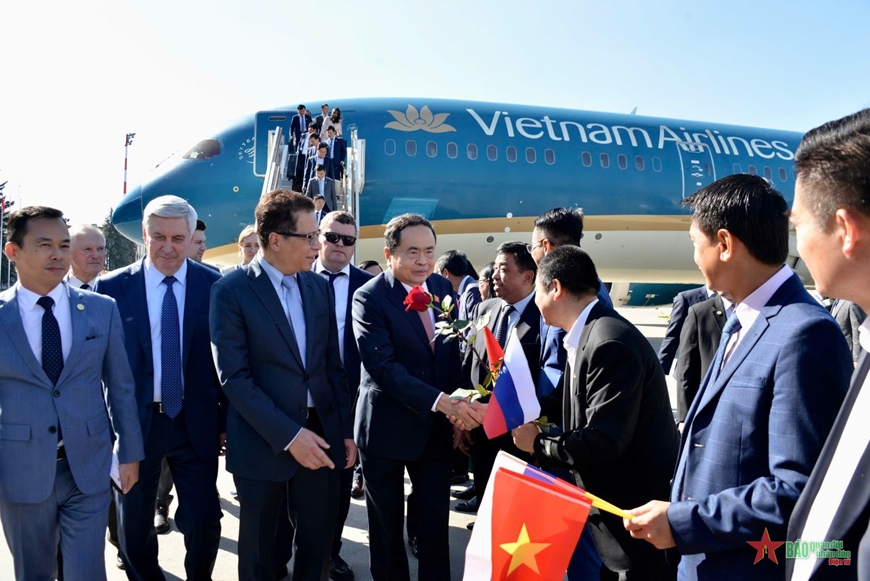 Chủ tịch Quốc hội Trần Thanh Mẫn đến Moscow, bắt đầu thăm chính thức Liên bang Nga
