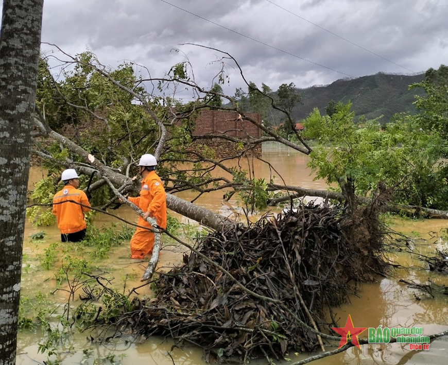 Nhiều địa phương được cấp điện trở lại trong ngày hôm nay