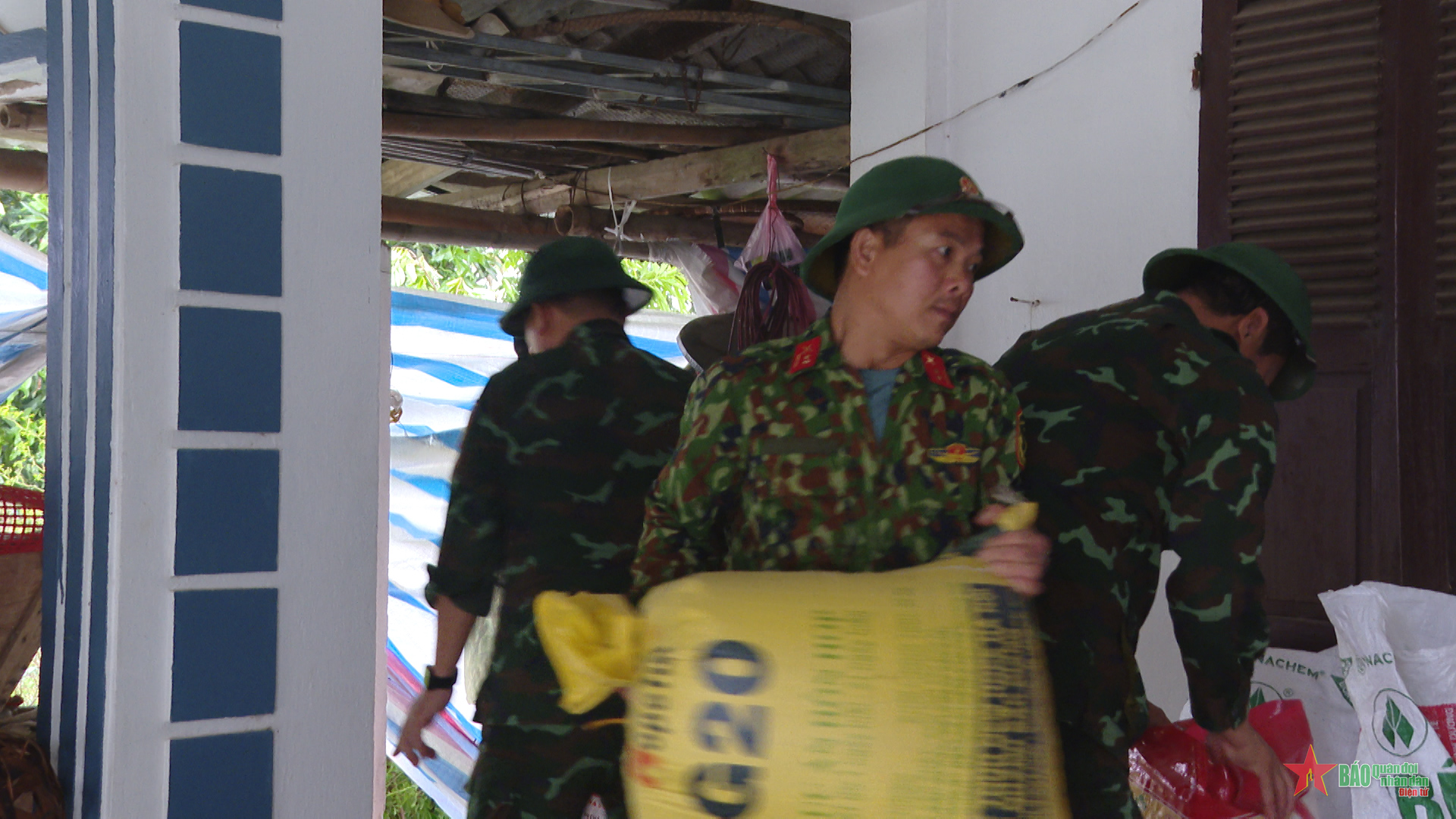 Lực lượng vũ trang tỉnh Phú Thọ tập trung ứng cứu sau bão số 3