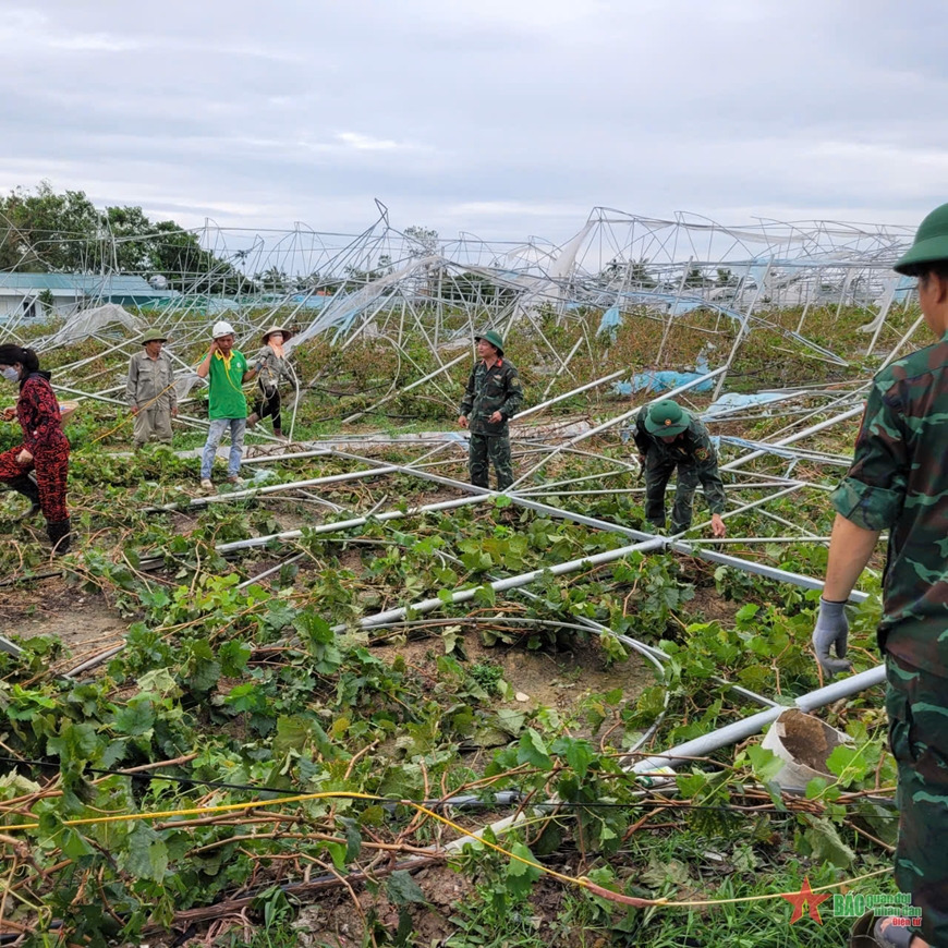 Lực lượng vũ trang tỉnh Hải Dương khẩn trương giúp nhân dân khắc phục hậu quả bão số 3