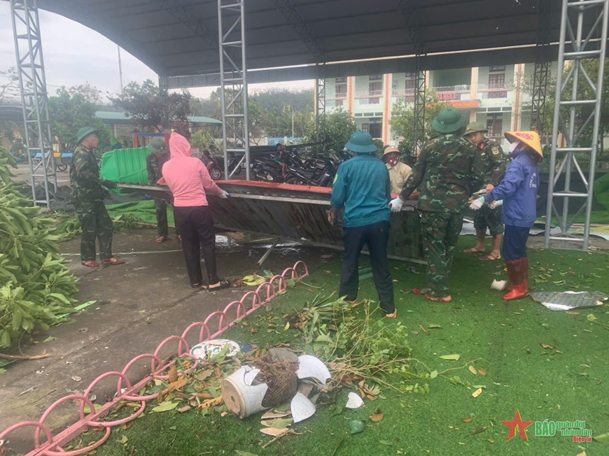 Lực lượng vũ trang tỉnh Hải Dương khẩn trương giúp nhân dân khắc phục hậu quả bão số 3