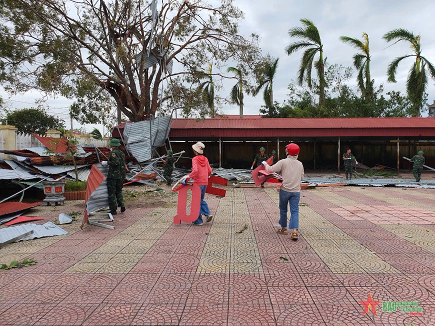 Lực lượng vũ trang tỉnh Hải Dương khẩn trương giúp nhân dân khắc phục hậu quả bão số 3