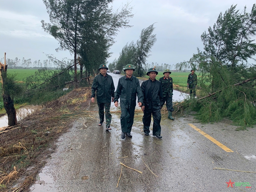 Lực lượng vũ trang tỉnh Hải Dương khẩn trương giúp nhân dân khắc phục hậu quả bão số 3