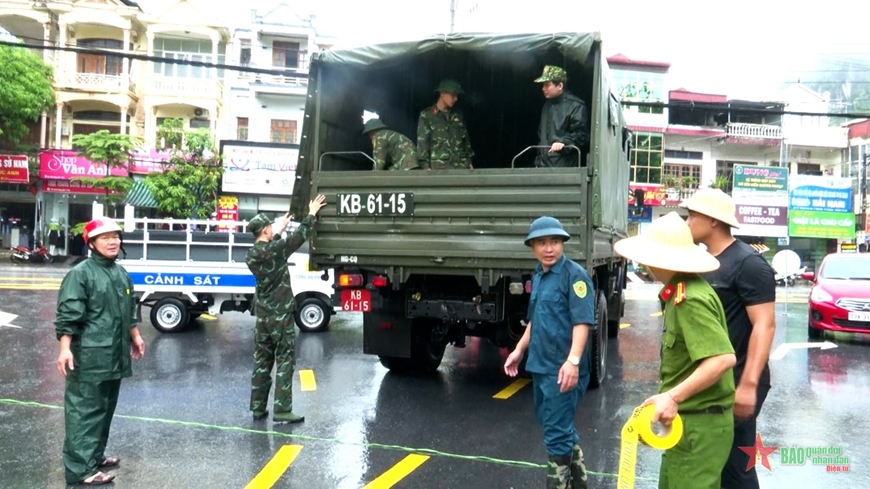 Hà Giang: Quân đội, công an huy động lực lượng giúp dân ứng phó ngập lụt, sạt lở