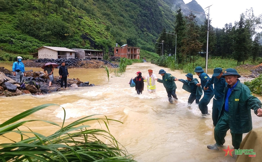 Hà Giang: Quân đội, công an huy động lực lượng giúp dân ứng phó ngập lụt, sạt lở