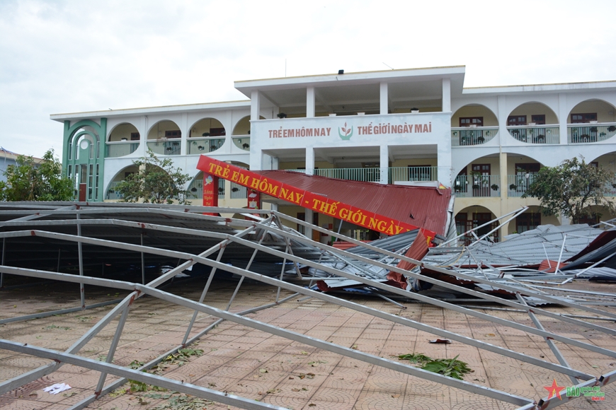 Hải Phòng: Lực lượng Quân đội hỗ trợ dọn dẹp các trường học