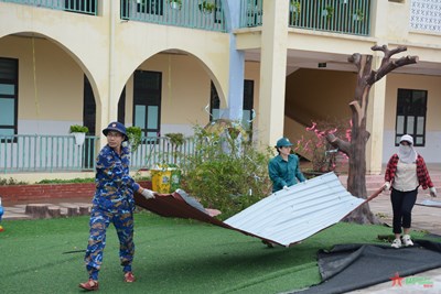 View - 	Hải Phòng: Lực lượng Quân đội hỗ trợ dọn dẹp các trường học