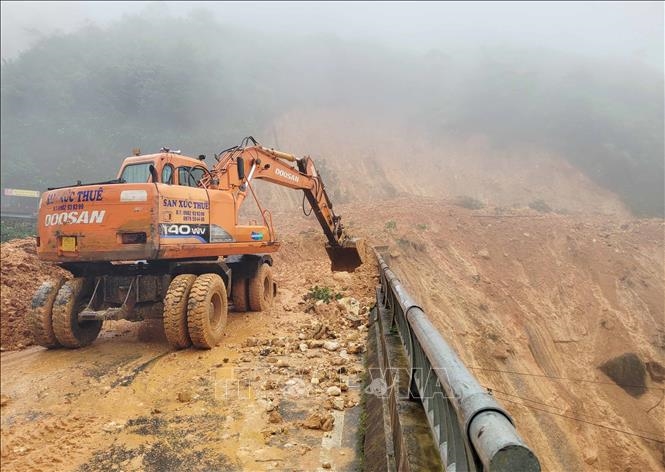 Nỗ lực bảo đảm thông đường tại Lai Châu sau sạt lở