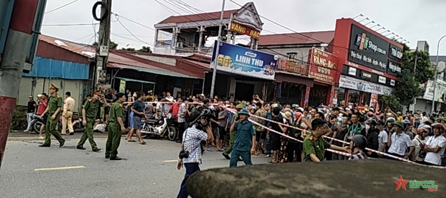 Sập cầu Phong Châu tỉnh Phú Thọ