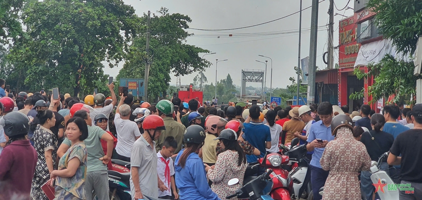 Sập cầu Phong Châu tỉnh Phú Thọ