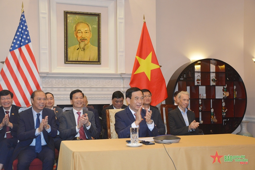 Đại tướng Phan Văn Giang điện đàm trực tuyến với Thượng nghị sĩ Patrick Leahy