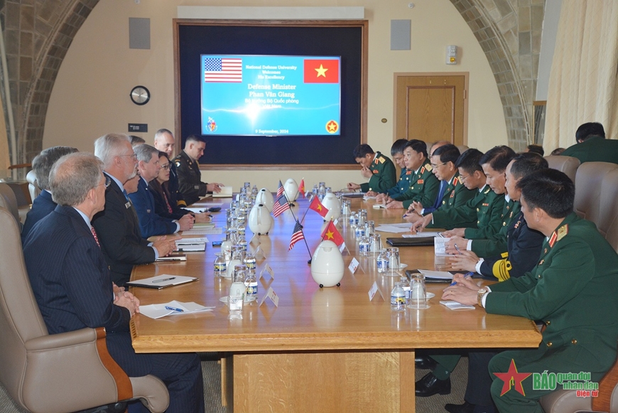 Đại tướng Phan Văn Giang thăm và trao đổi với các học giả tại Đại học Quốc phòng Hoa Kỳ