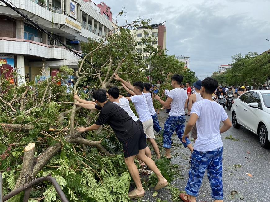Đoàn Trinh sát số 1 (Bộ tư lệnh Cảnh sát biển) tham gia khắc phục hậu quả sau bão tại TP Hải Phòng