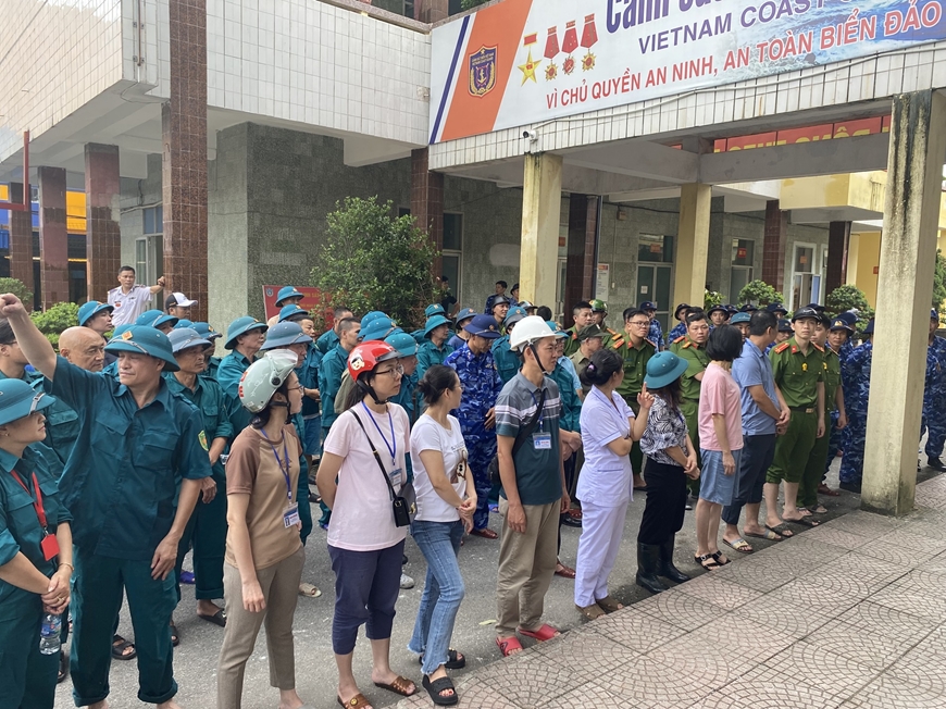 Đoàn Trinh sát số 1 (Bộ tư lệnh Cảnh sát biển) tham gia khắc phục hậu quả sau bão tại TP Hải Phòng