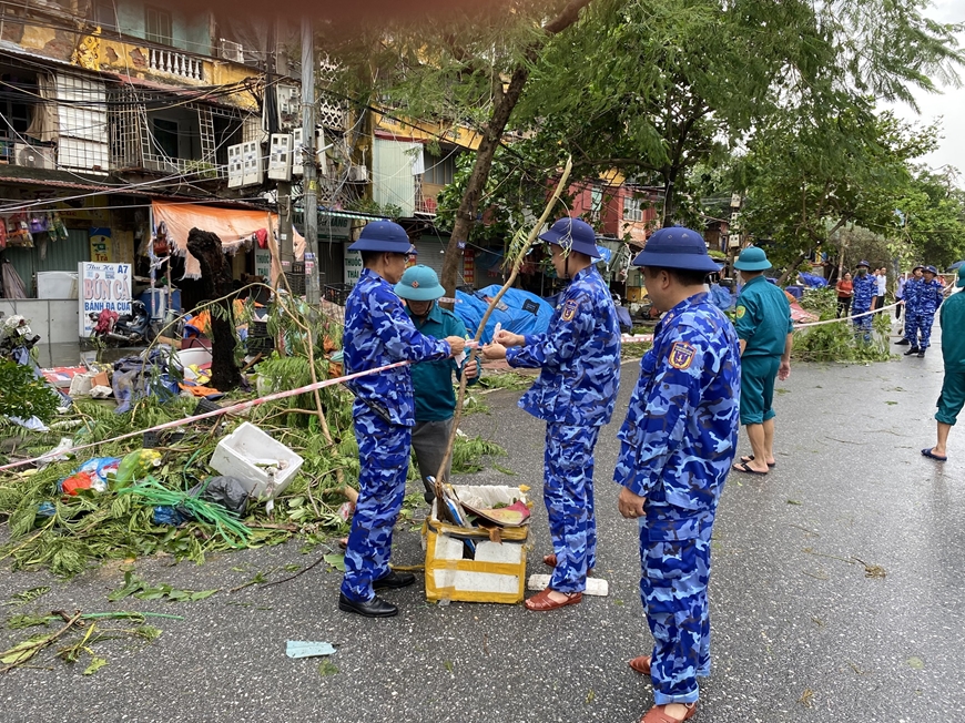 Đoàn Trinh sát số 1 (Bộ tư lệnh Cảnh sát biển) tham gia khắc phục hậu quả sau bão tại TP Hải Phòng