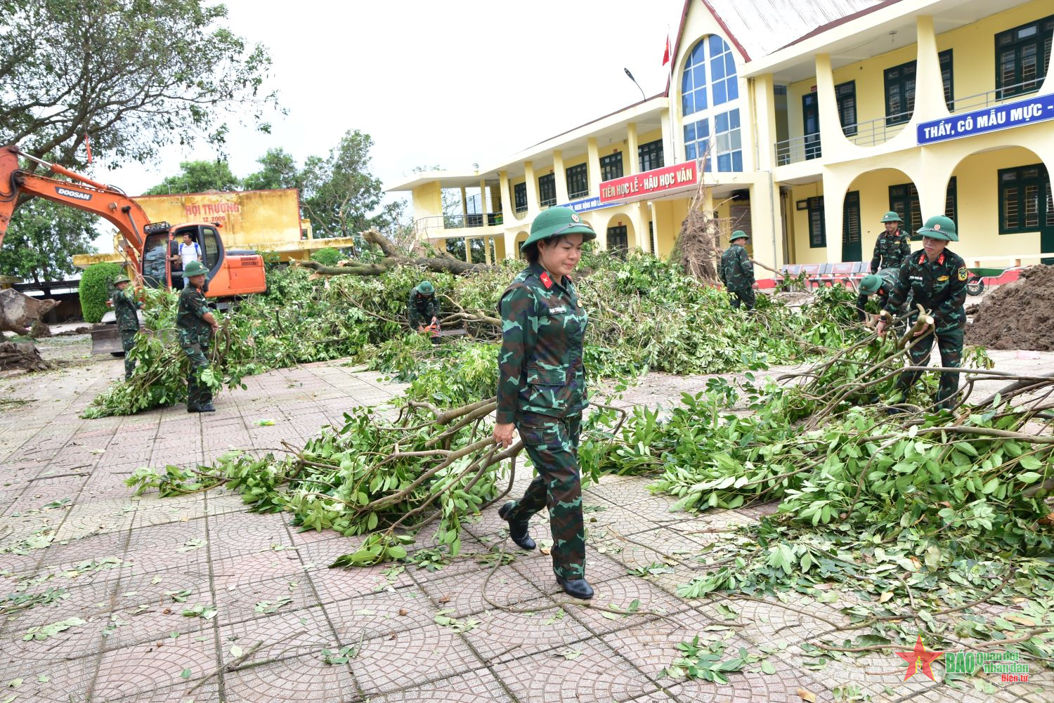 Lực lượng vũ trang tỉnh Bắc Ninh khắc phục hậu quả bão số 3