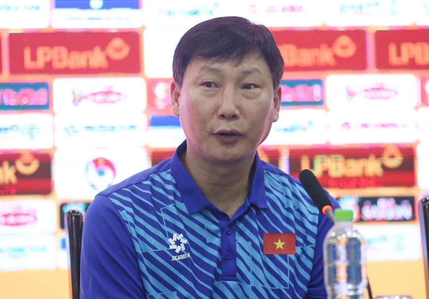 Huấn luyện viên Kim Sang-sik: “Đội tuyển Việt Nam sẽ nỗ lực thắng Thái Lan”