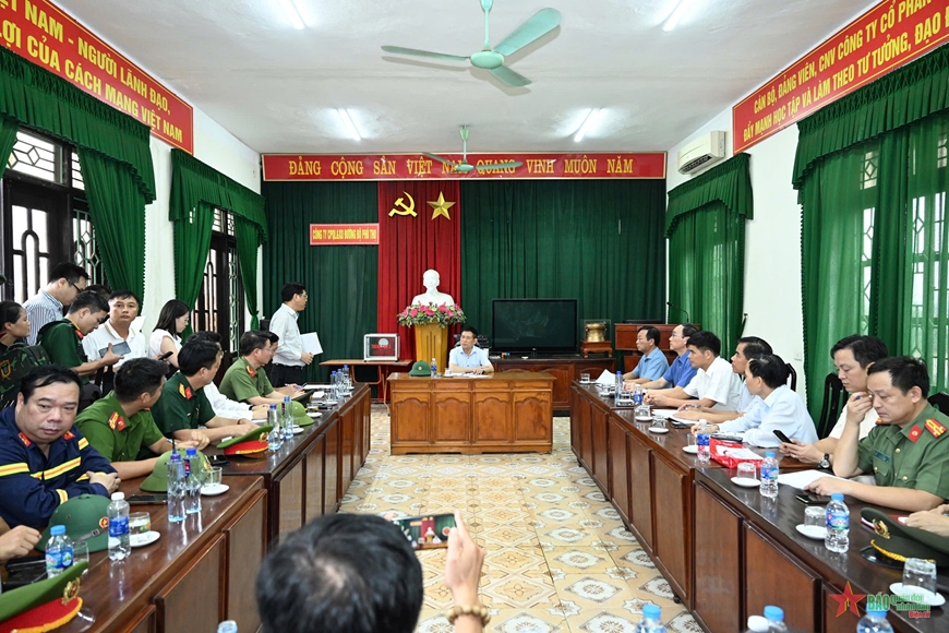 Phó thủ tướng Hồ Đức Phớc trực tiếp kiểm tra và chỉ đạo vụ sập cầu Phong Châu