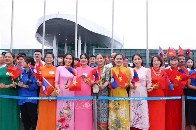 Tổng Bí thư, Chủ tịch nước Lào Thongloun Sisoulith bắt đầu thăm cấp Nhà nước đến Việt Nam