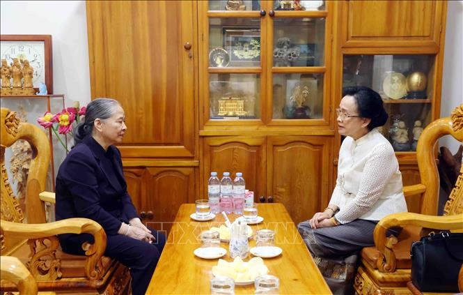 Phu nhân Tổng Bí thư, Chủ tịch nước Lào thăm Phu nhân Tổng Bí thư Nguyễn Phú Trọng