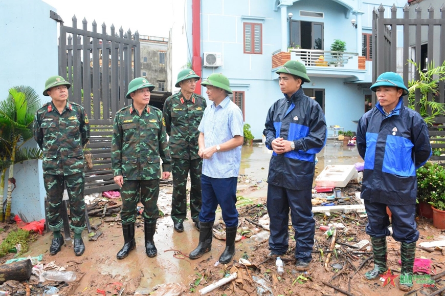 Trung tướng Trương Thiên Tô: Khẩn trương giúp dân ổn định đời sống