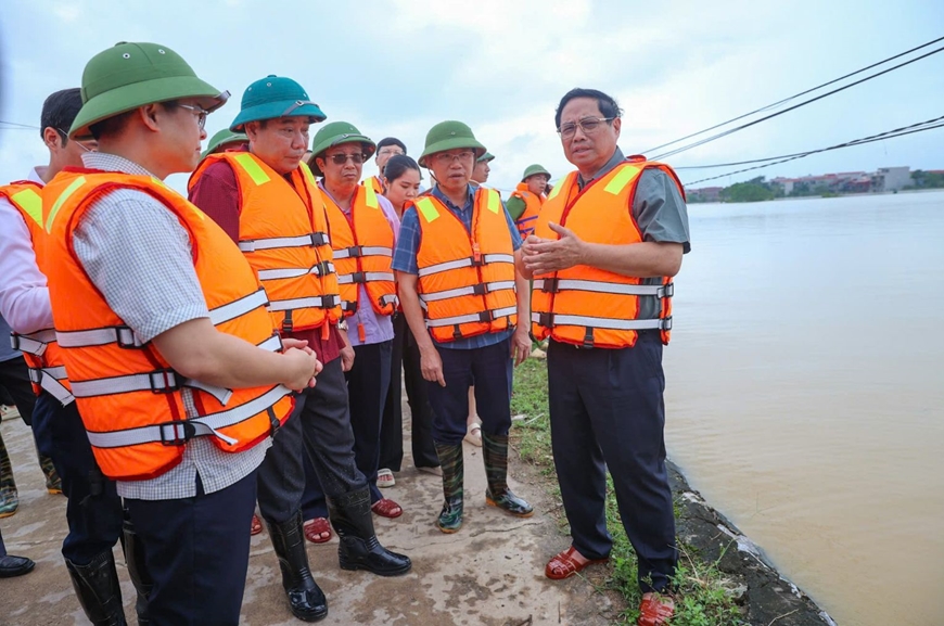 View - 	Thủ tướng Phạm Minh Chính thị sát tình hình lũ lụt tại Bắc Giang