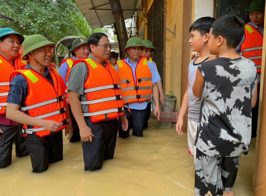 View - 	Thủ tướng Phạm Minh Chính thị sát tình hình lũ lụt tại Bắc Giang